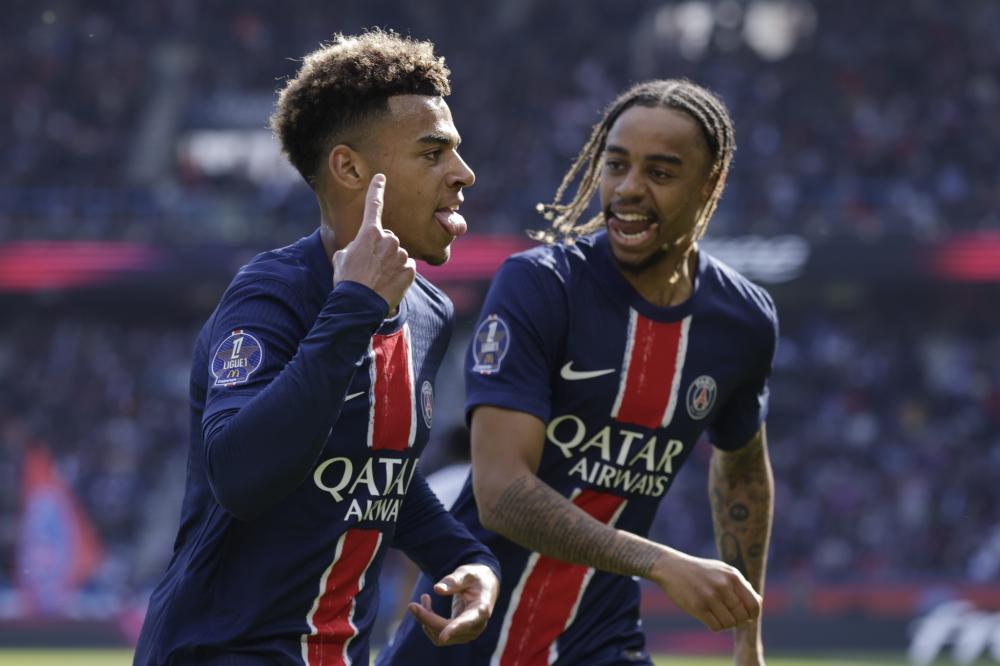 灰熊通常依 灰熊通常依